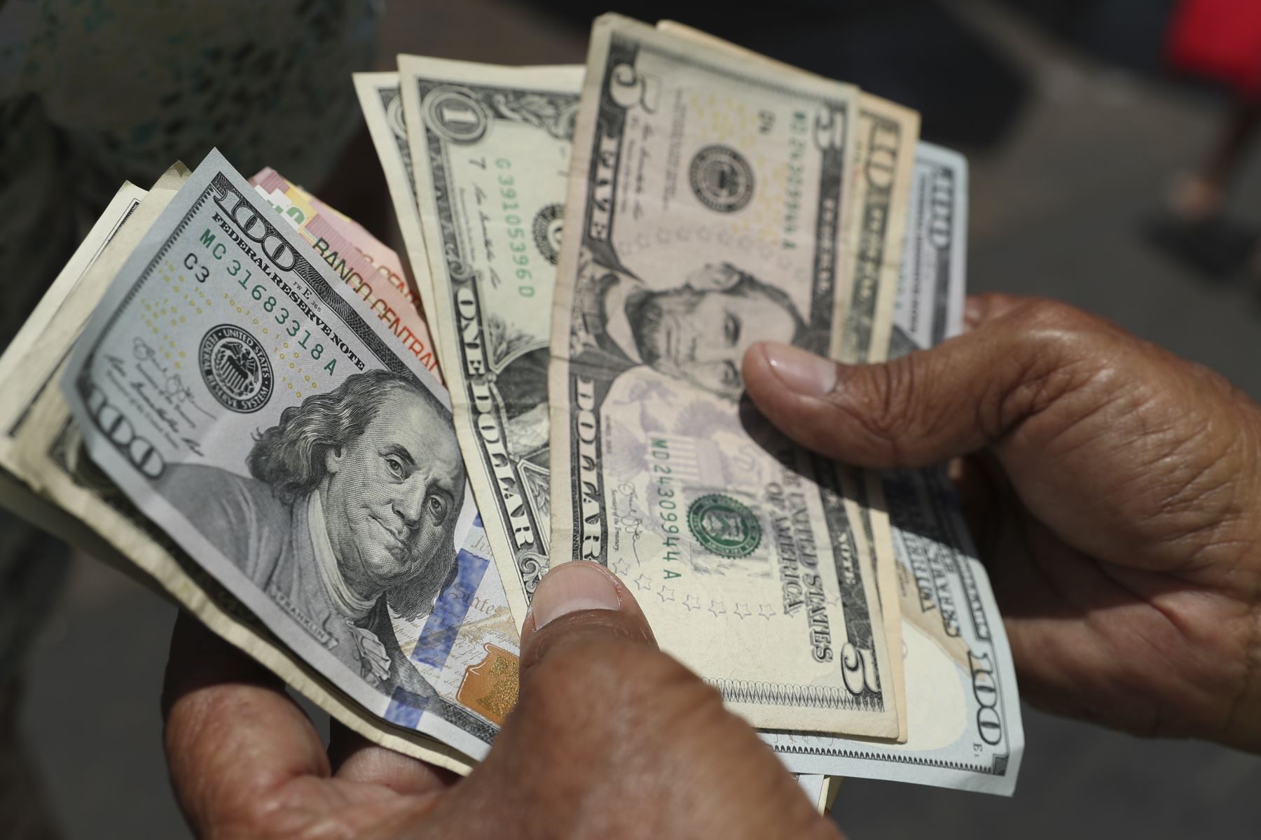 DÓLAR EN PERÚ: ALCANZA SU NIVEL MÁS BAJO EN MÁS DE CUATRO AÑOS