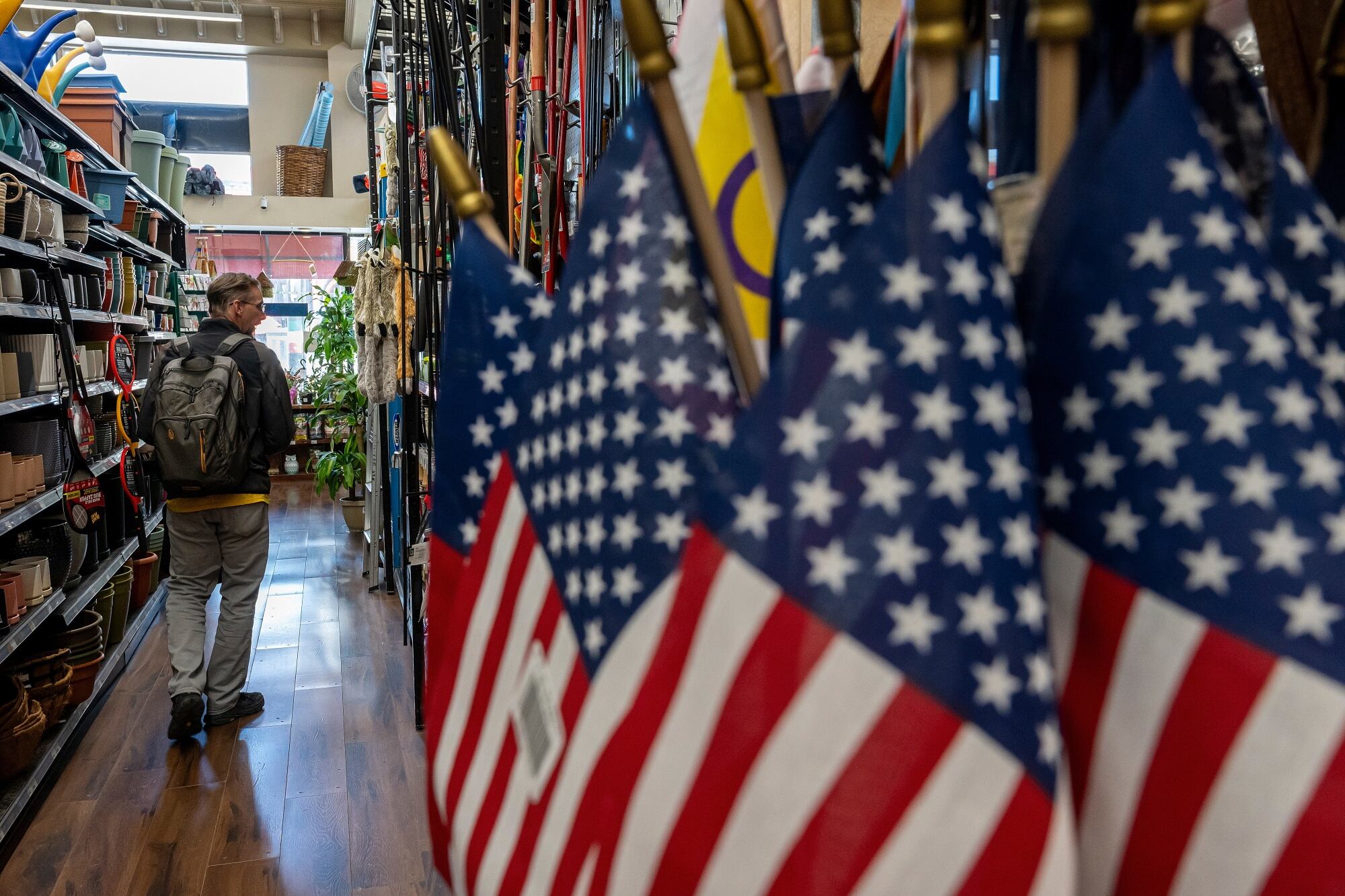 EE.UU. EN ALERTA: LA CONFIANZA DEL CONSUMIDOR SE DESPLOMA Y TOCA NIVELES CRÍTICOS