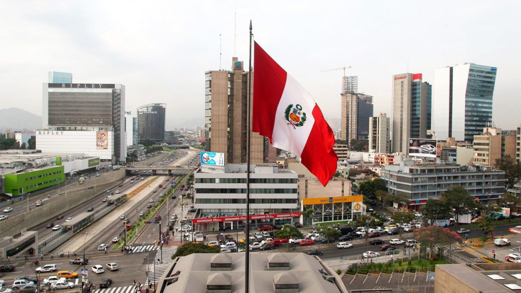 FITCH RATIFICA LA CONFIANZA EN EL PERÚ, PERO ADVIERTE QUE LA POLÍTICA SIGUE SIENDO SU PUNTO DÉBIL